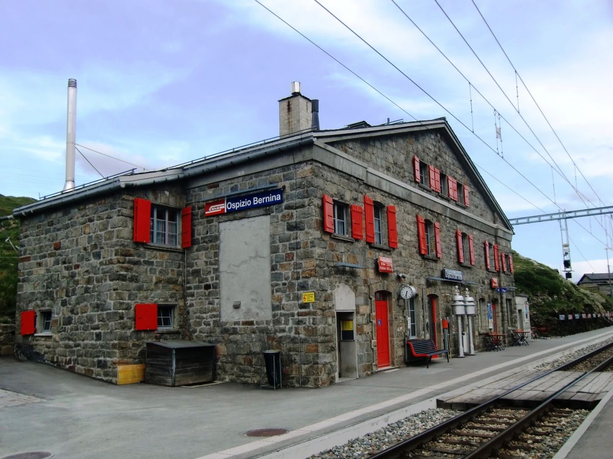 Ospizio Bernina Station 