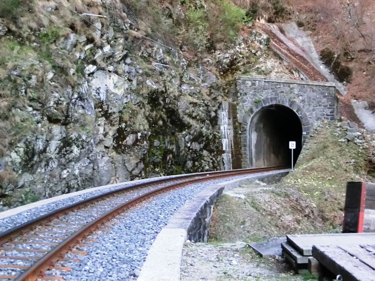 Gaggetto di dentro Tunnel western portal 