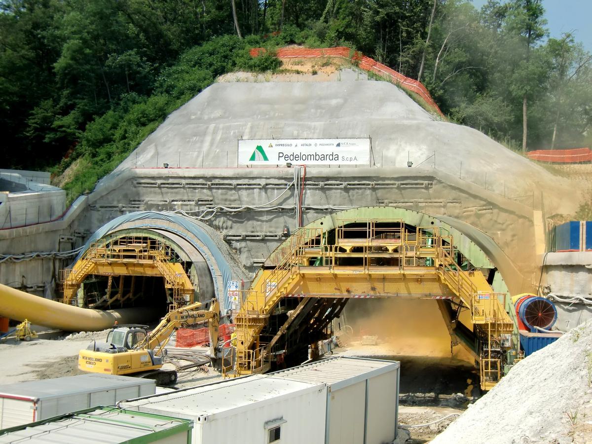 Morazzone tunnel, Lozza side portals: blasting in western tube 