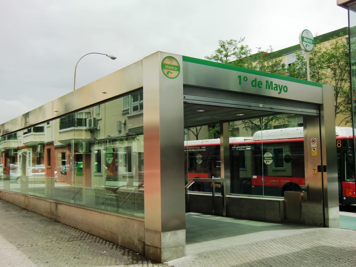 1° de Mayo metro station, access 