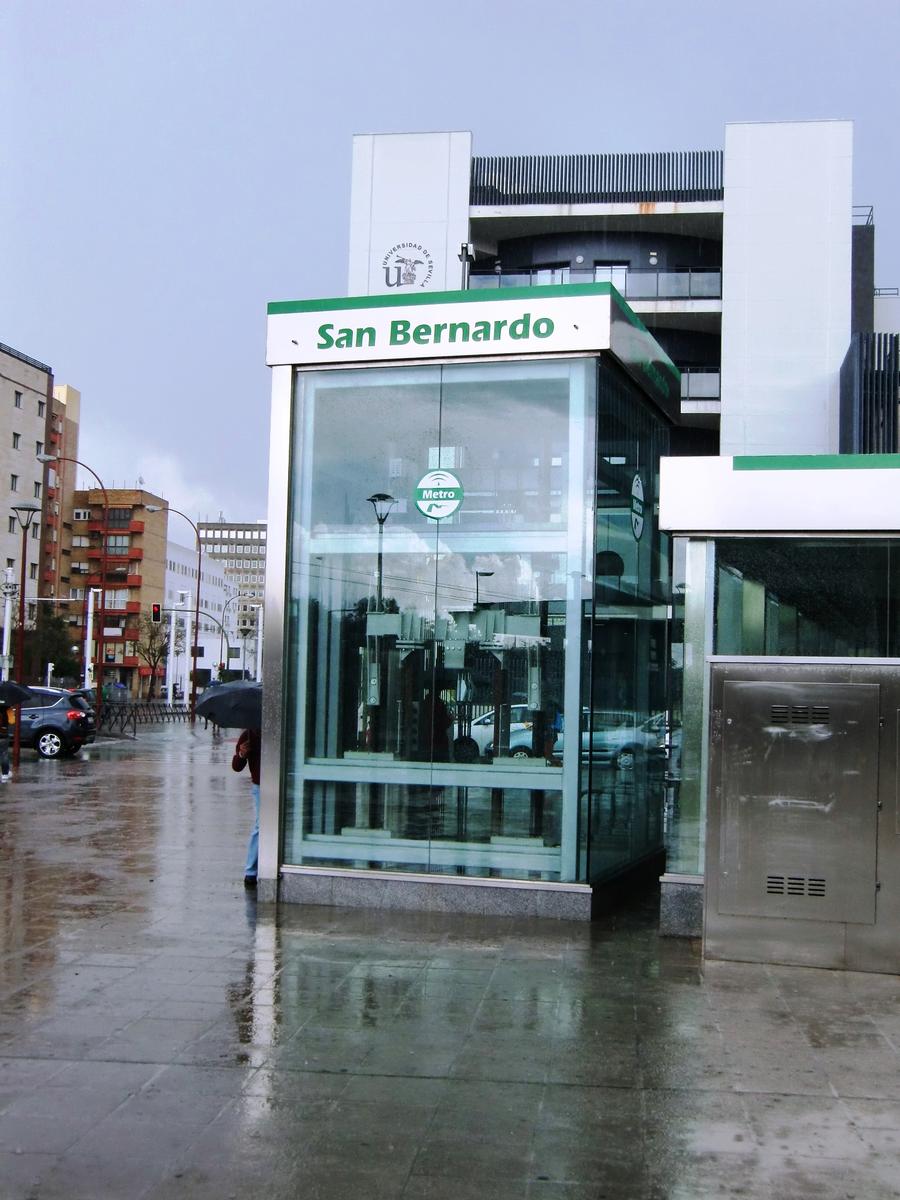 Metrobahnhof San Bernardo 