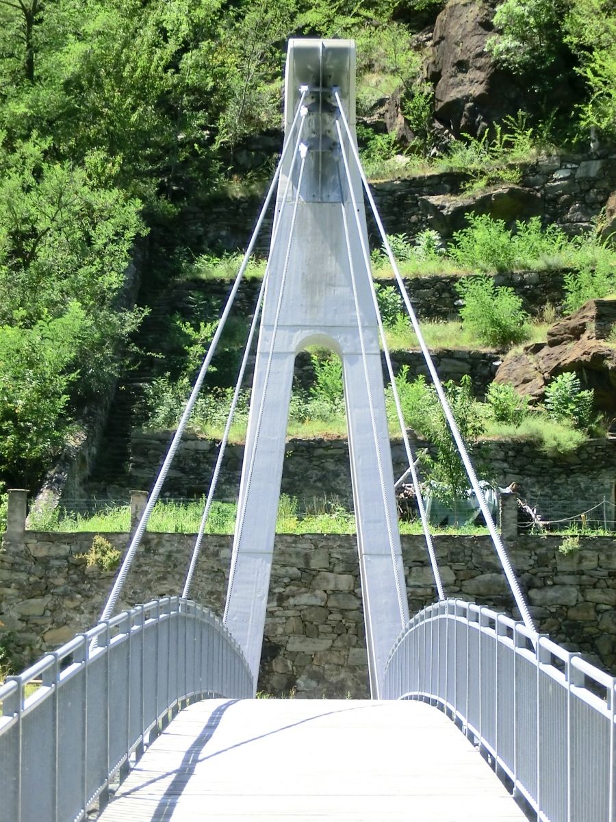 Bourg cable-stayed footbridge 