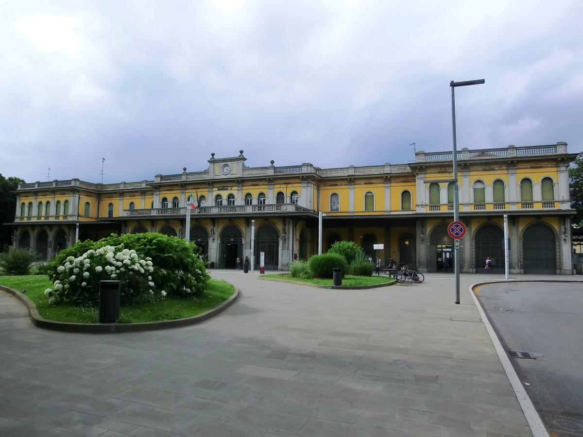 Cremona Railway Station 