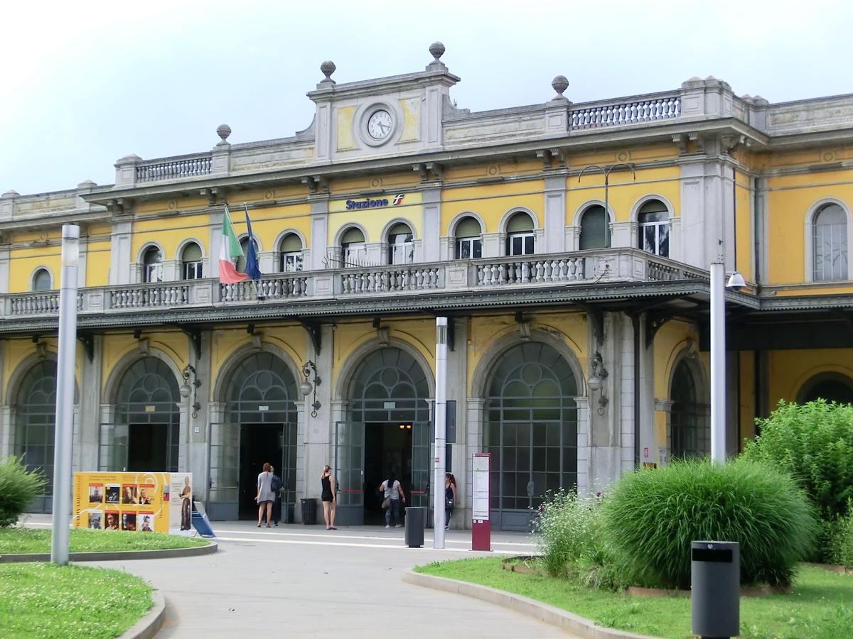 Cremona Railway Station 