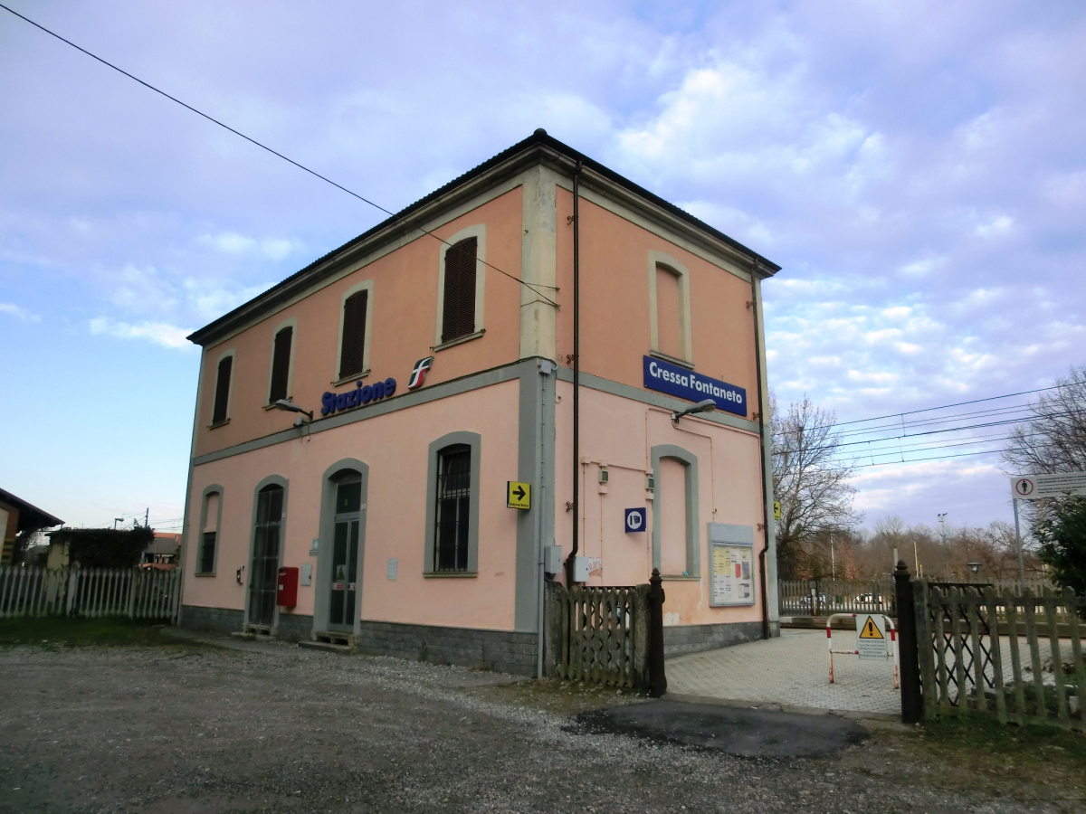 Cressa-Fontaneto Station 