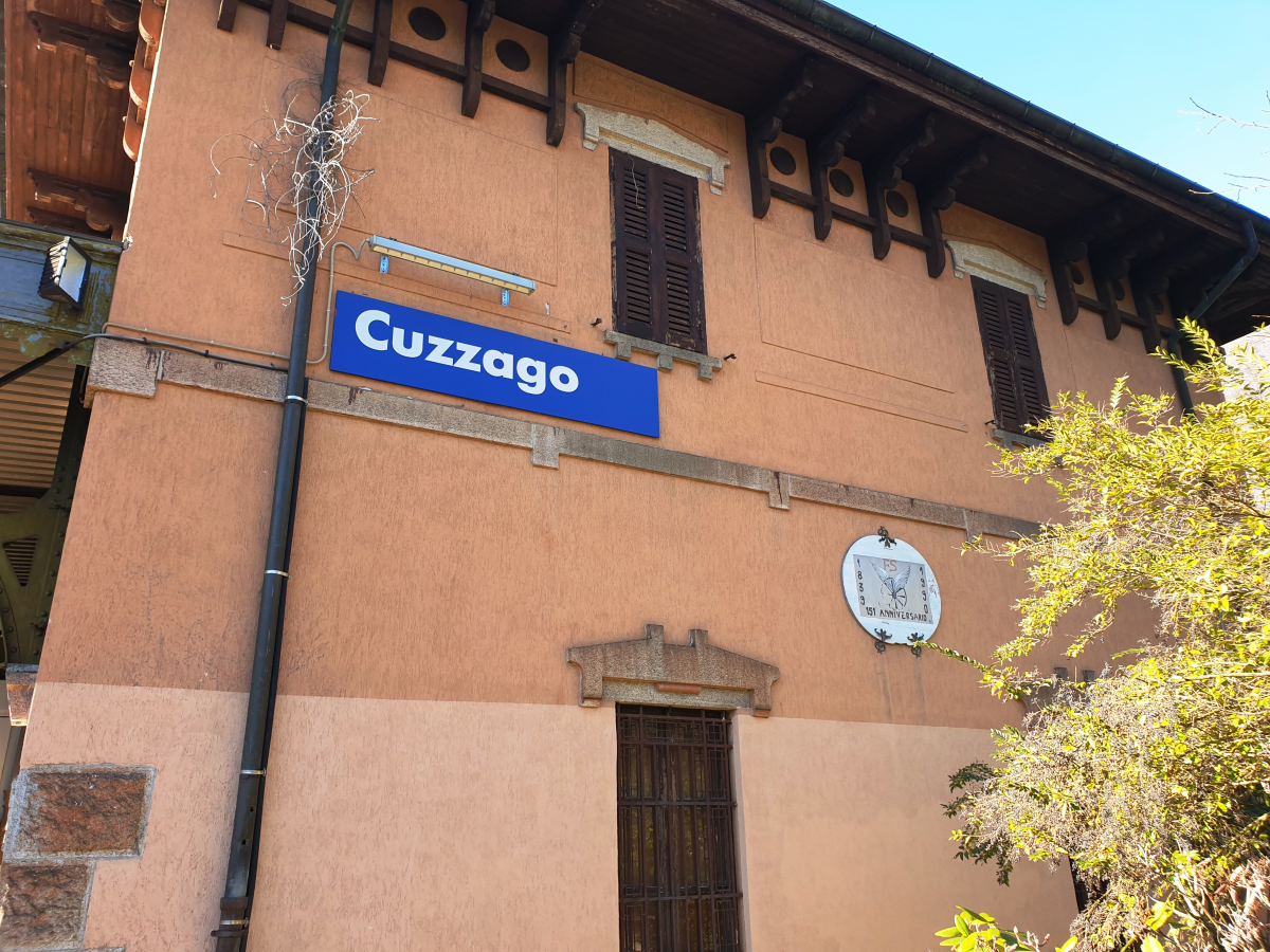 Cuzzago Station on Simplon Line 