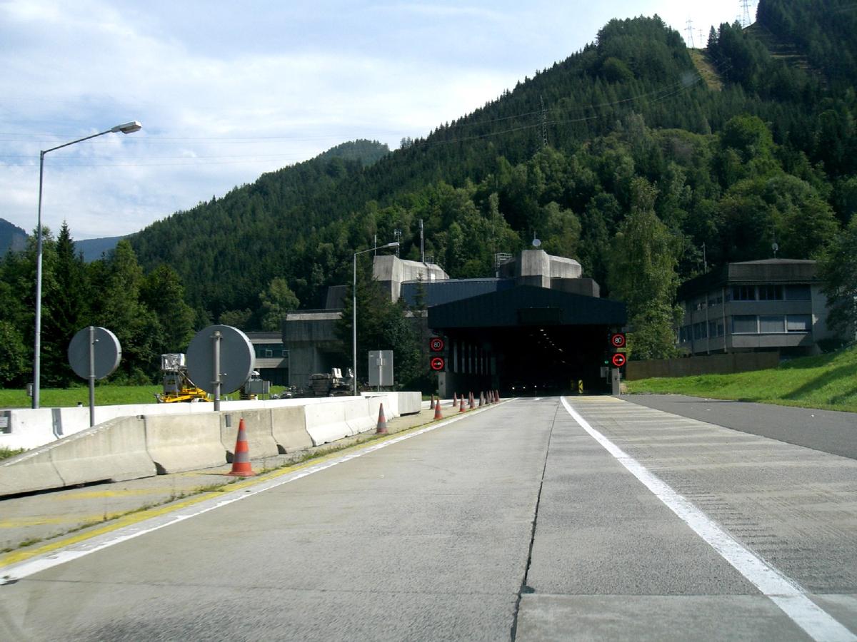 Gleinalm tunnel; on the left, the future portal of the second tube 