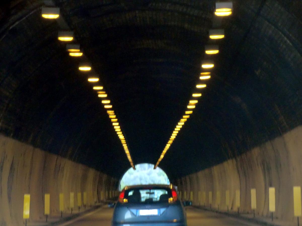 Sant'Antonio Tunnel, eastbound tube 
