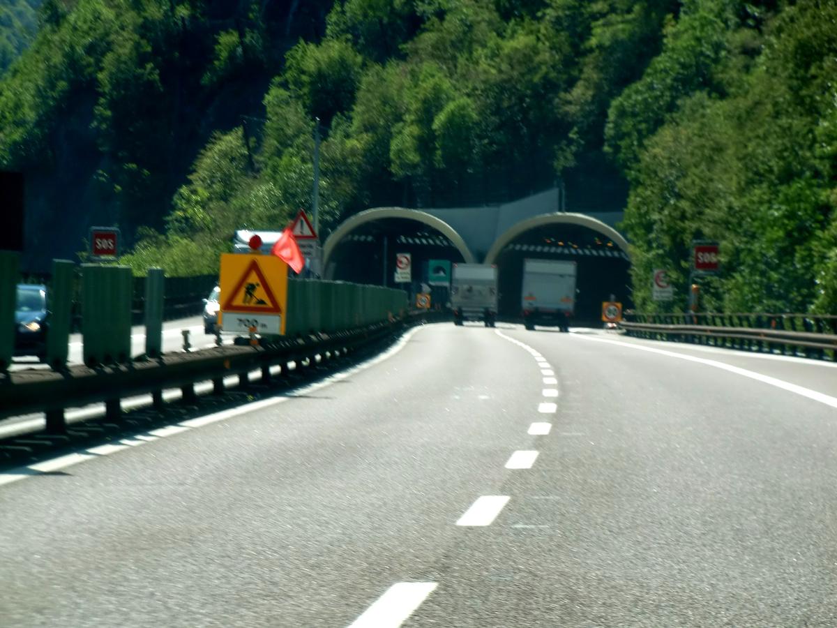 Tasch-Tusch Tunnel, southern portals 