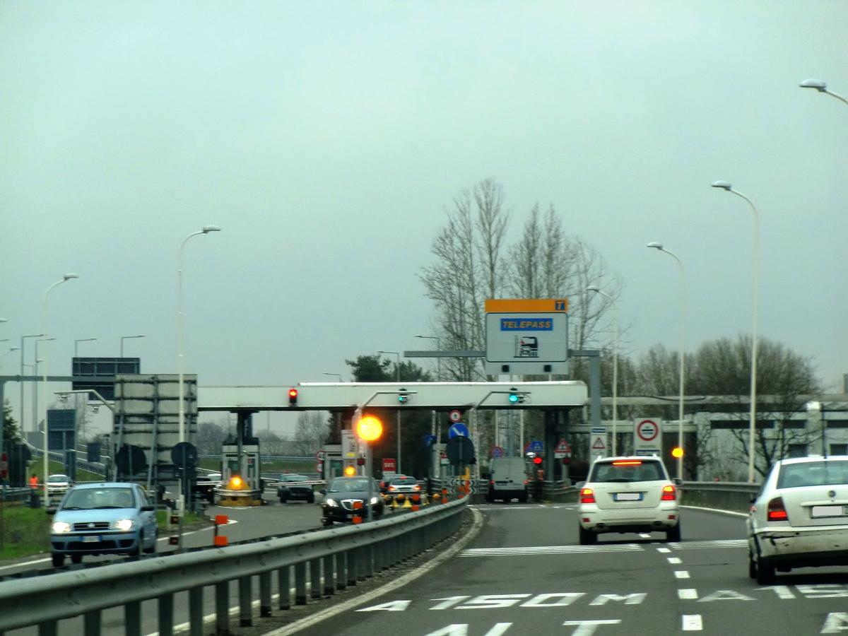 Connection with A7 motorway at Bereguardo toll barrier 