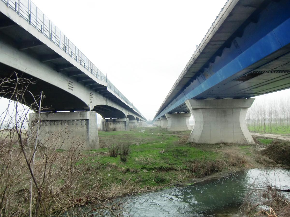 Old (on the left) and new A7 Po bridges 