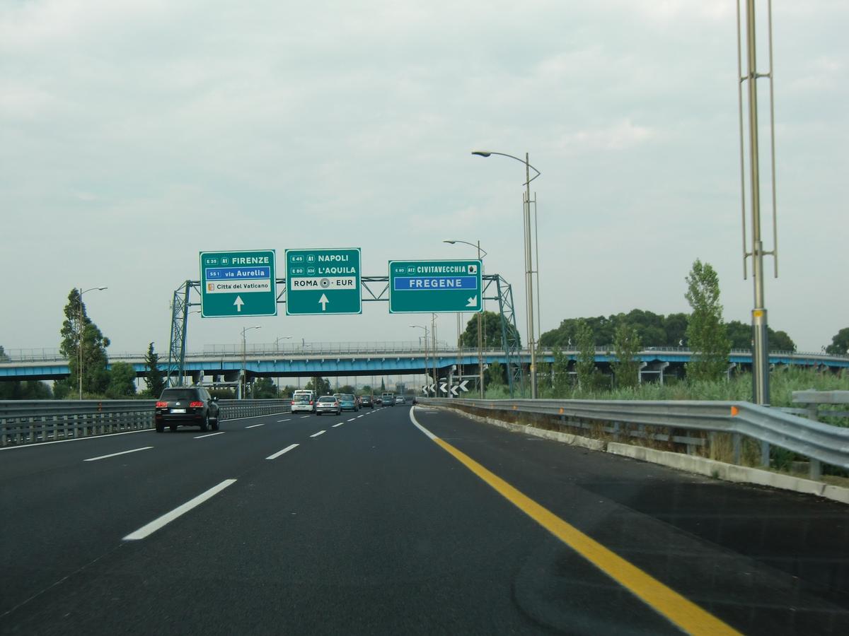 A91 motorway at A12 motorway connection, with A12 "Fiumicino" viaduct (525 m) 