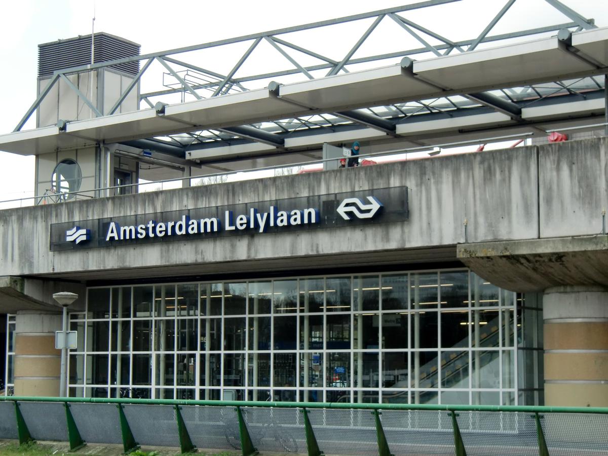Lelylaan Station, access 