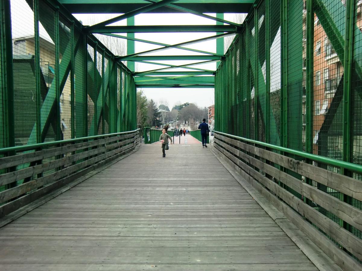 Parco Nord footbridge across A4, via Petrarca side 