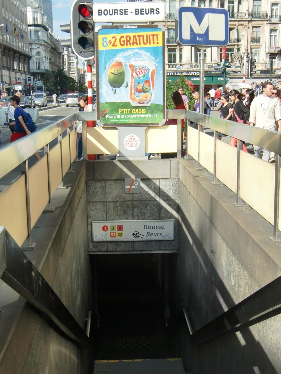 Bourse Premetro Station, access 