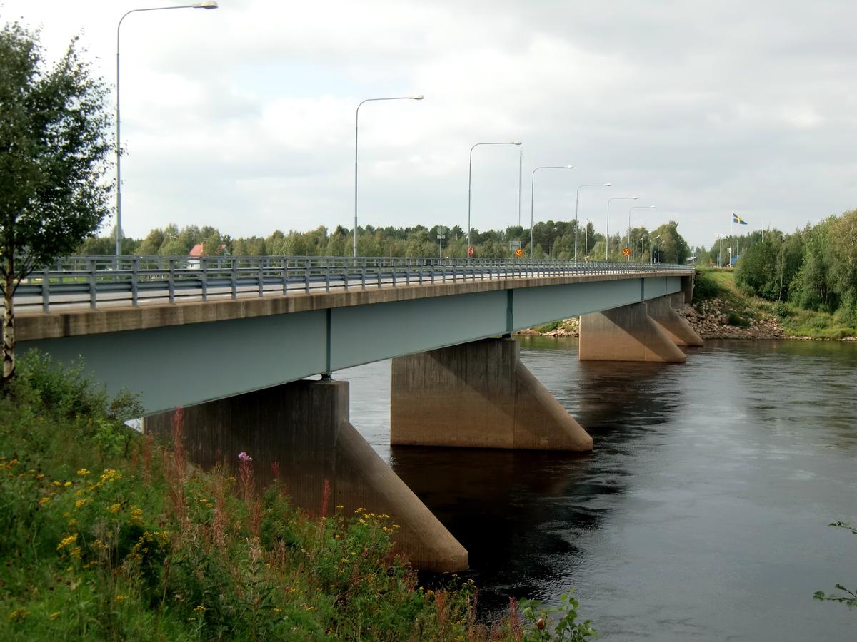 Pello bridge from finnish side 