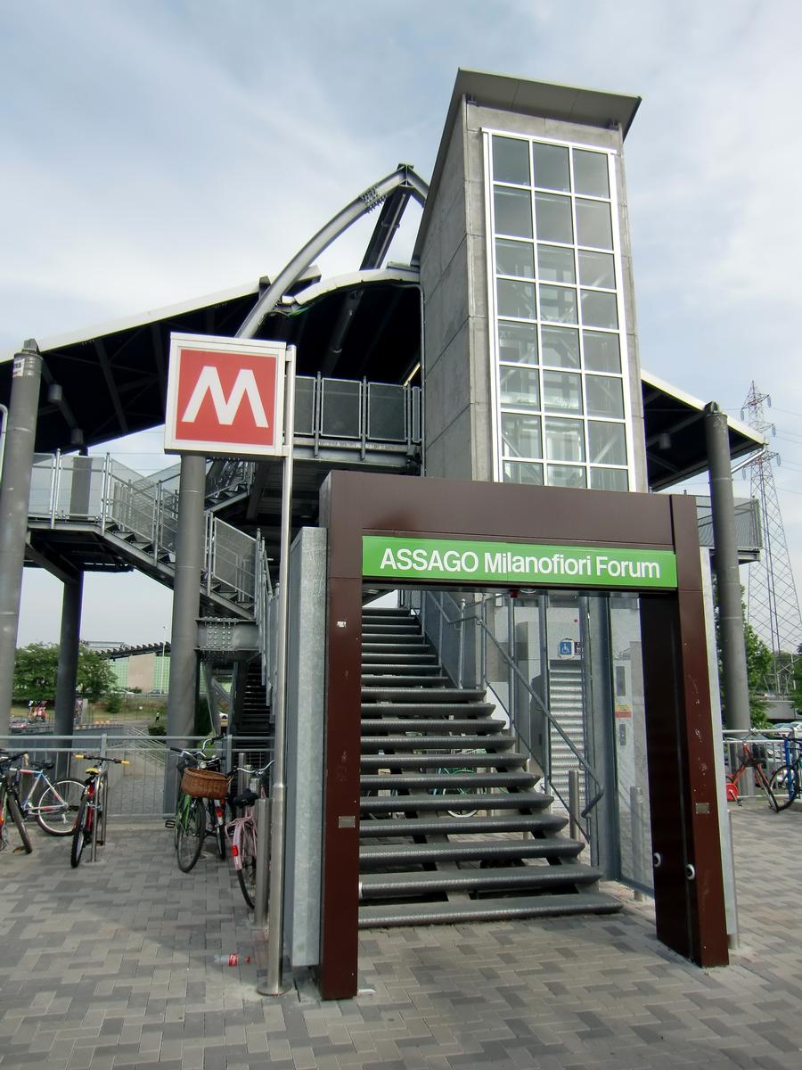 Metrobahnhof Milanofiori Forum 