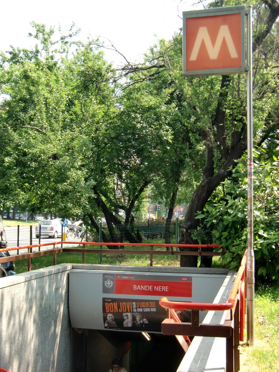 Bande Nere Metro Station access 
