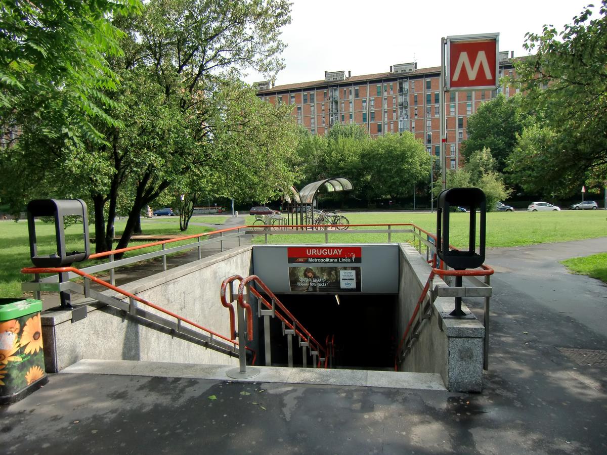 Uruguay Metro Station - access 