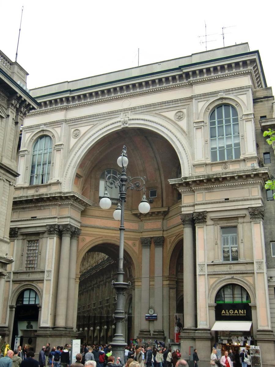 Galleria Vittorio Emanuele II from Piazza della Scala 