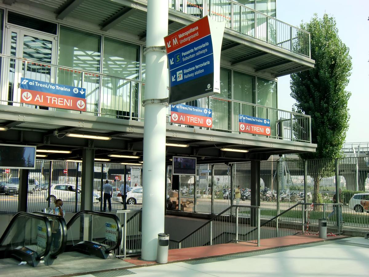 Rho Fieramilano Metro Station - access 