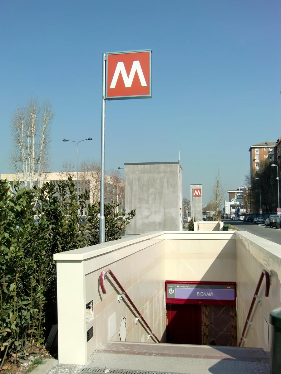 Bignami Metro Station - access 