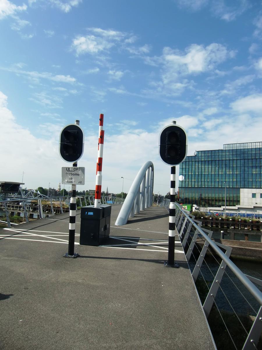 Drehbrücke über den Oosterdoksdoorgang 