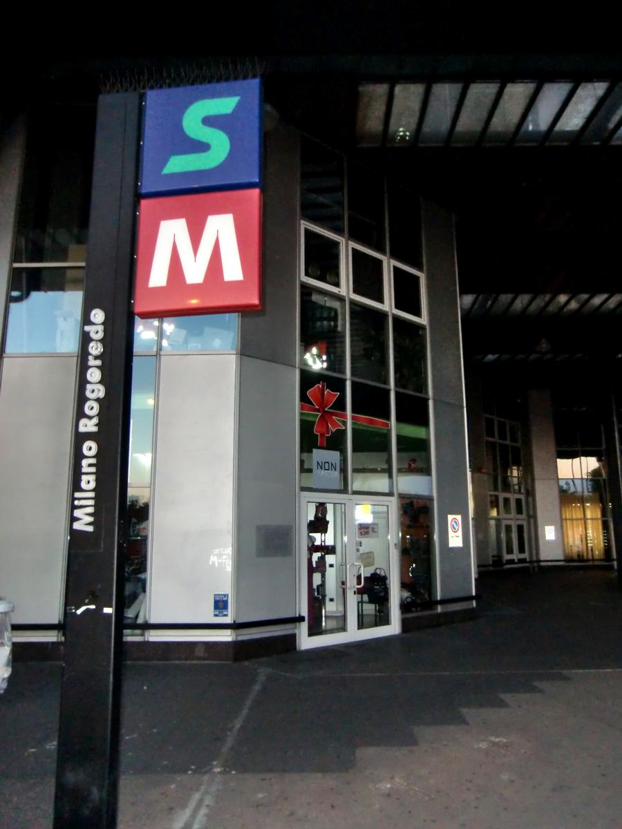 Milano Rogoredo FS Station, M3 and Passante access 