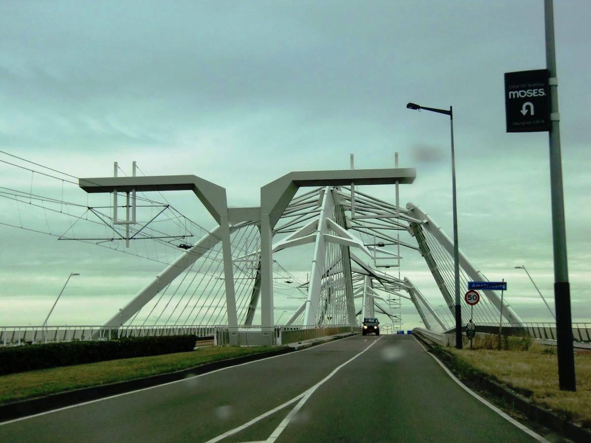 Enneüs Heerma-Brücke 