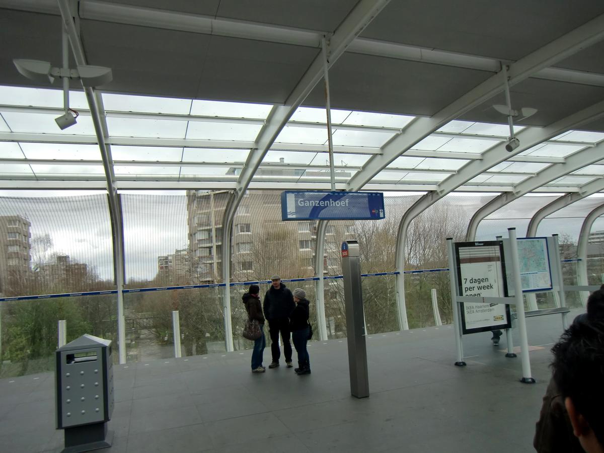 Ganzenhoef Metro Station, platform 