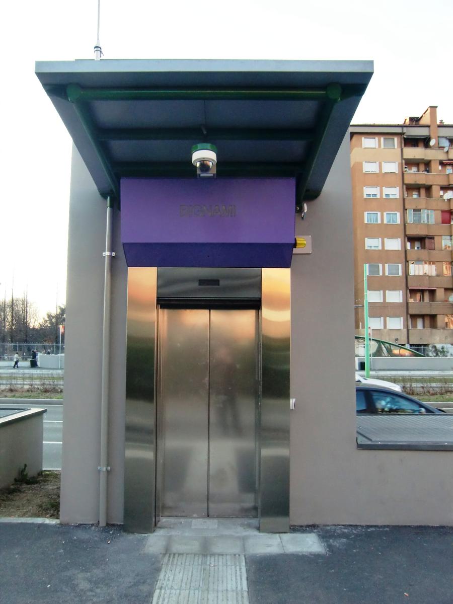 Bignami Metro Station, lift 