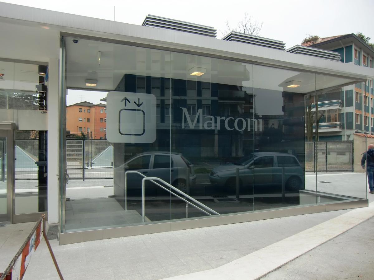 Marconi Metro Station, lift 