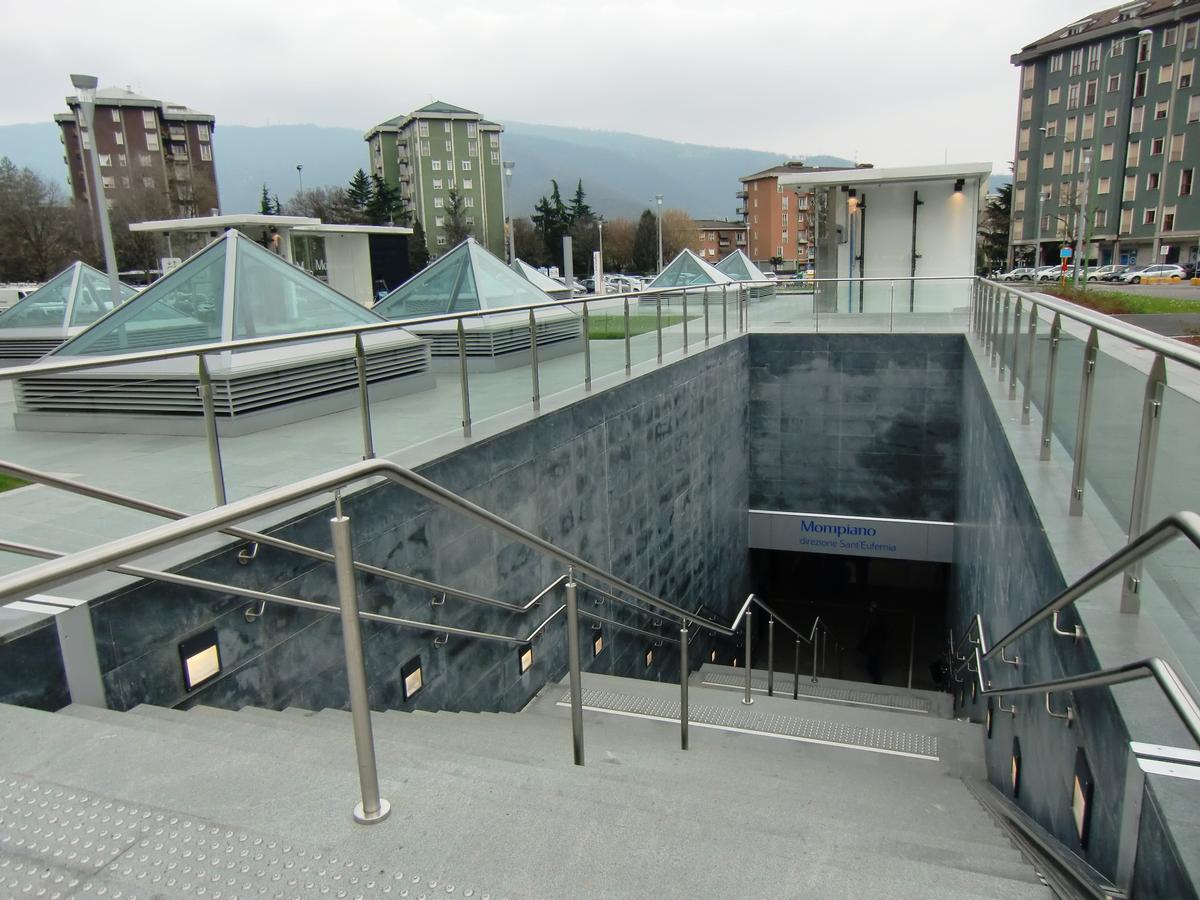 Mompiano Metro Station, access 