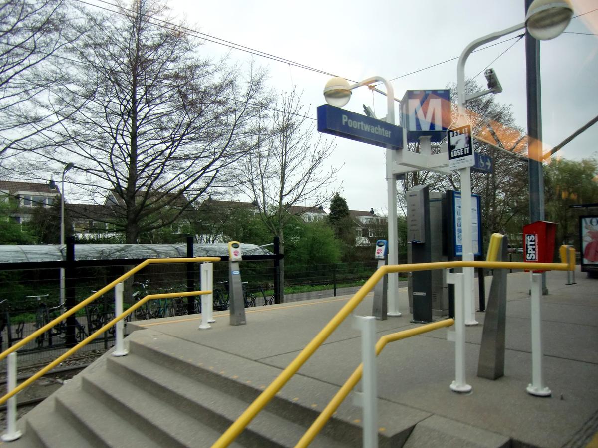 Poortwachter Metro Station, platform and stairs 