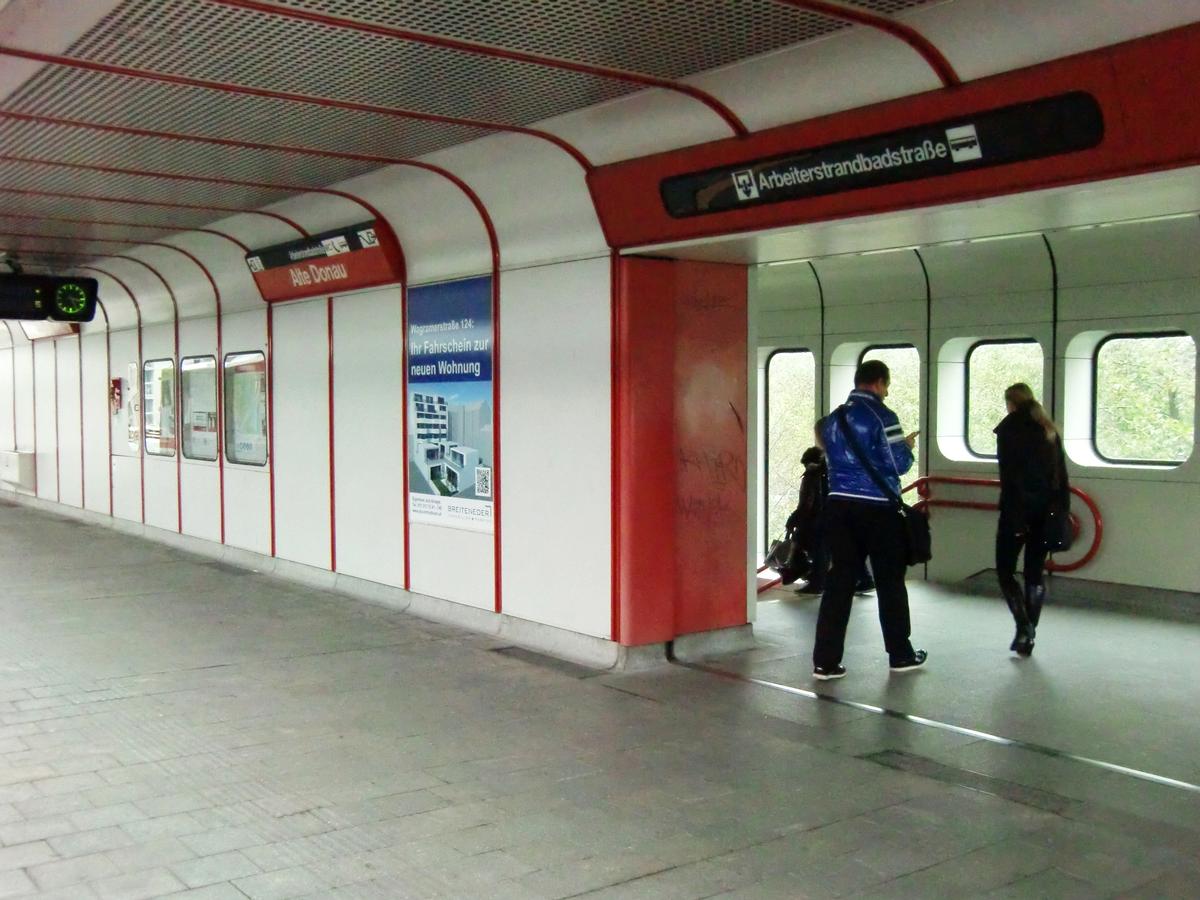 Alte Donau Metro Station, platform 