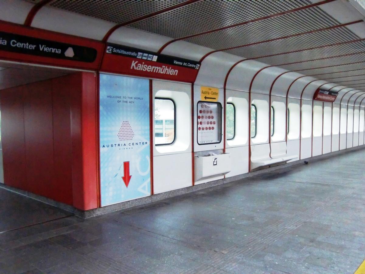Kaisermühlen VIC Metro Station, platform 