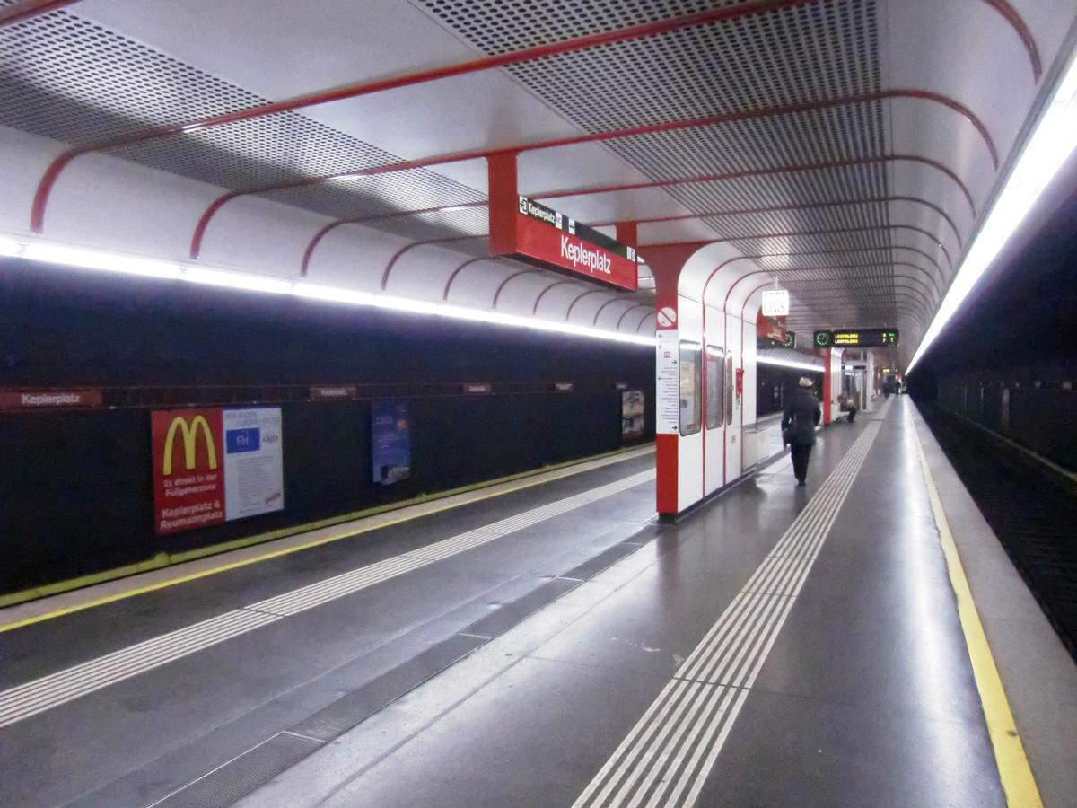 Keplerplatz Metro Station, platform 