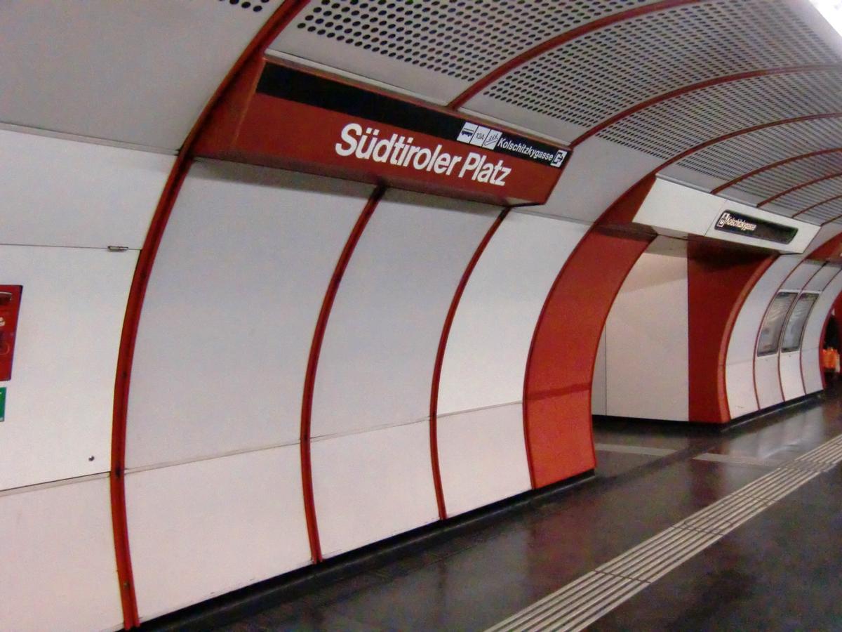 Südtiroler Platz Metro Station, platform 