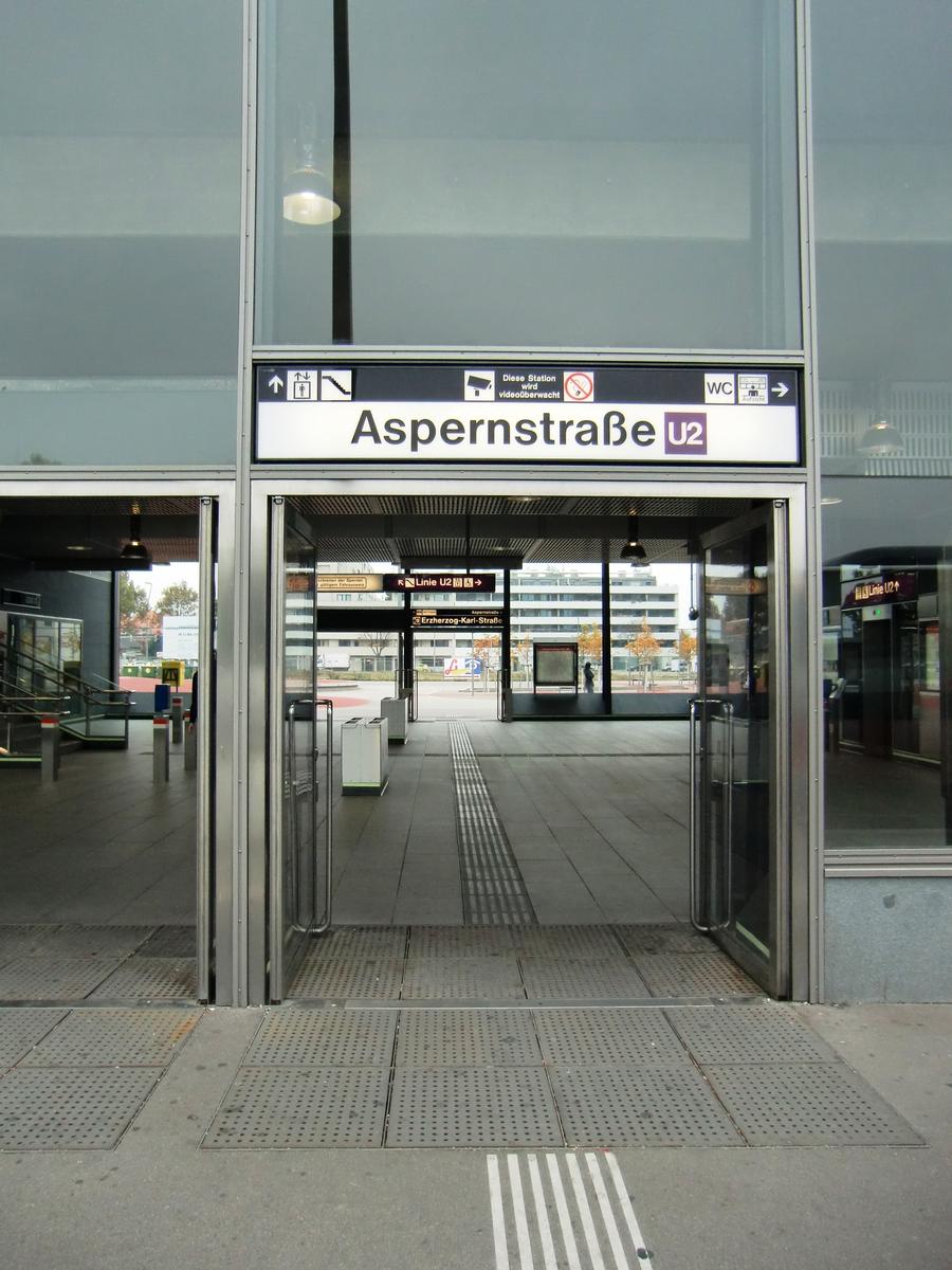 Aspernstraße Metro Station, access 