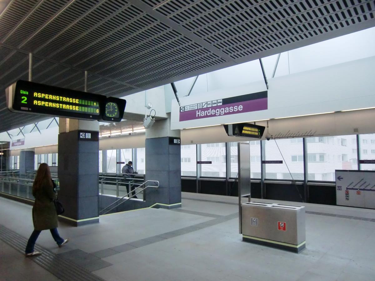 Hardeggasse Metro Station, platform 