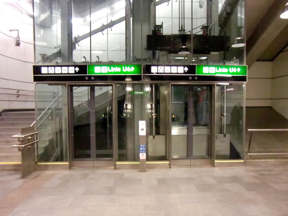 Schottenring Metro Station line U2, lifts 