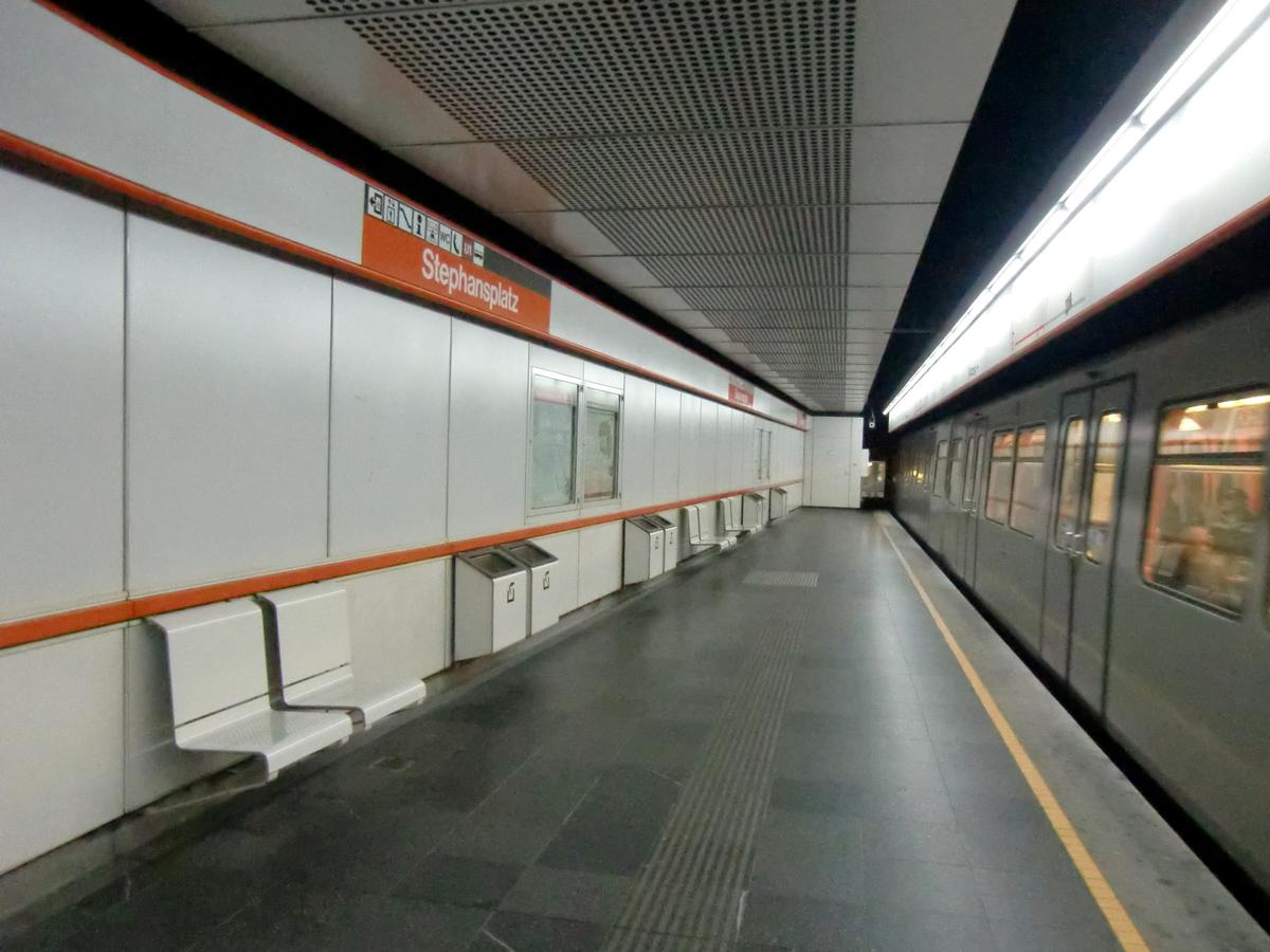 Stephansplatz Metro Station line U3, platform 