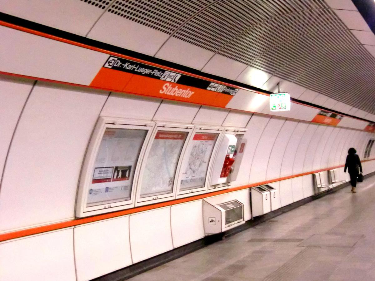 Stubentor Metro Station, platform 