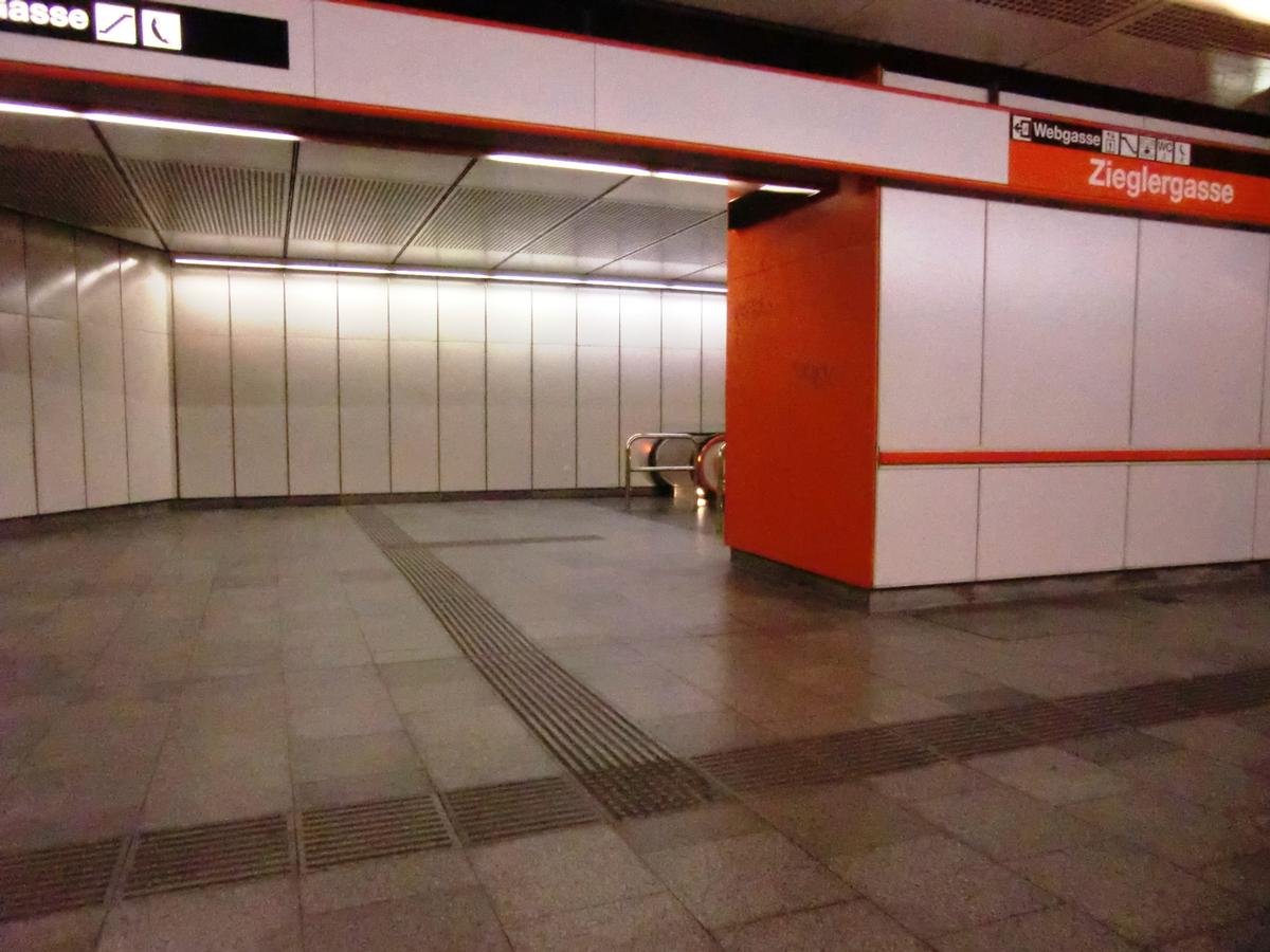 Zieglergasse Metro Station, platform 