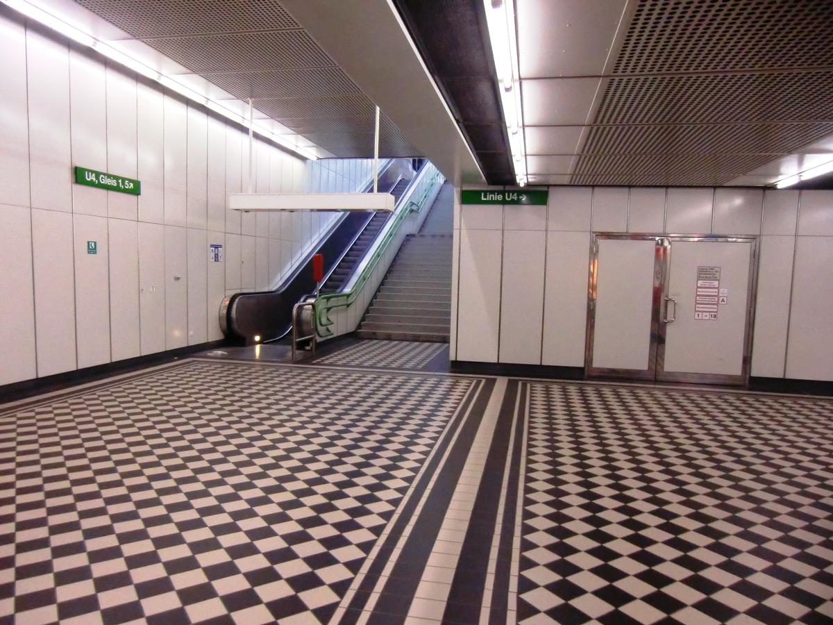 Heiligenstadt Metro Station, mezzanine 