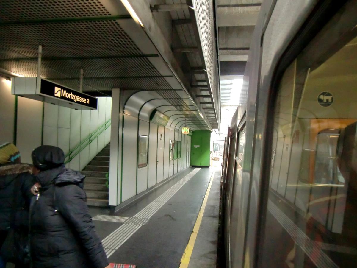 Margaretengürtel Metro Station, platform 