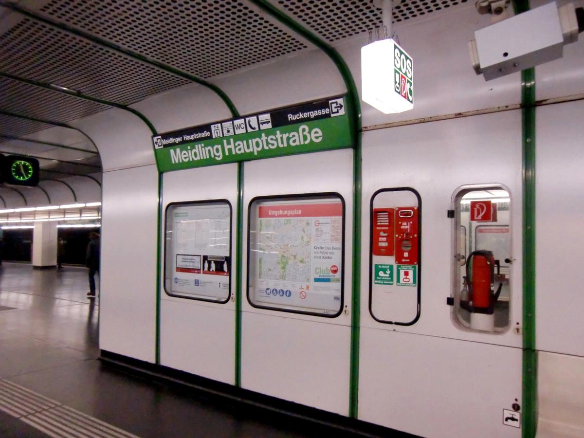 Meidling Hauptstraße Metro Station, platform 