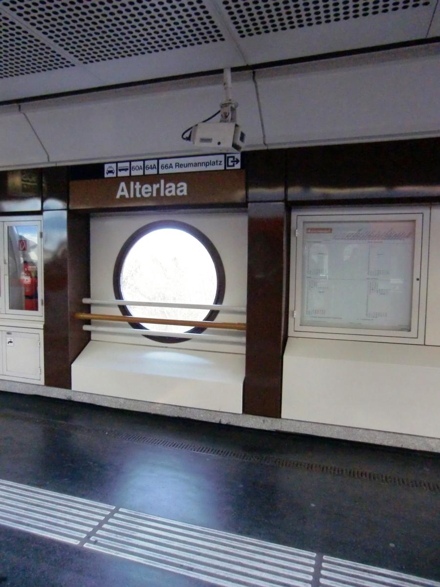 Alterlaa Metro Station, platform 