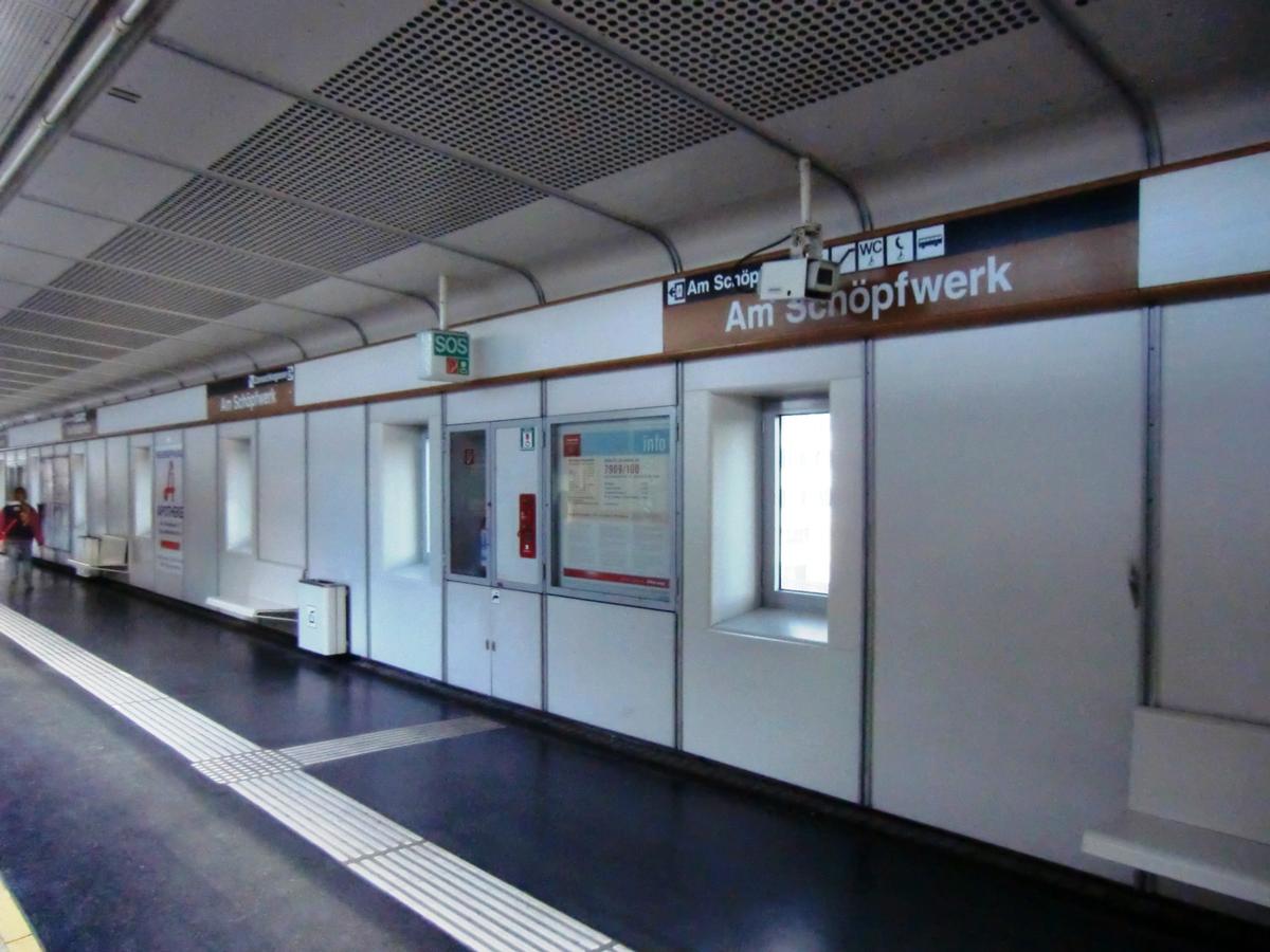 Am Schöpfwerk Metro Station, platform 
