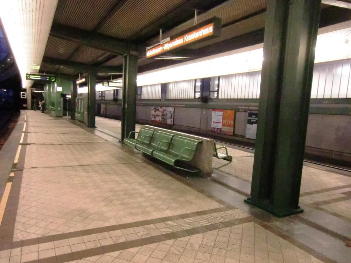 Michelbeuern Metro Station, platform 